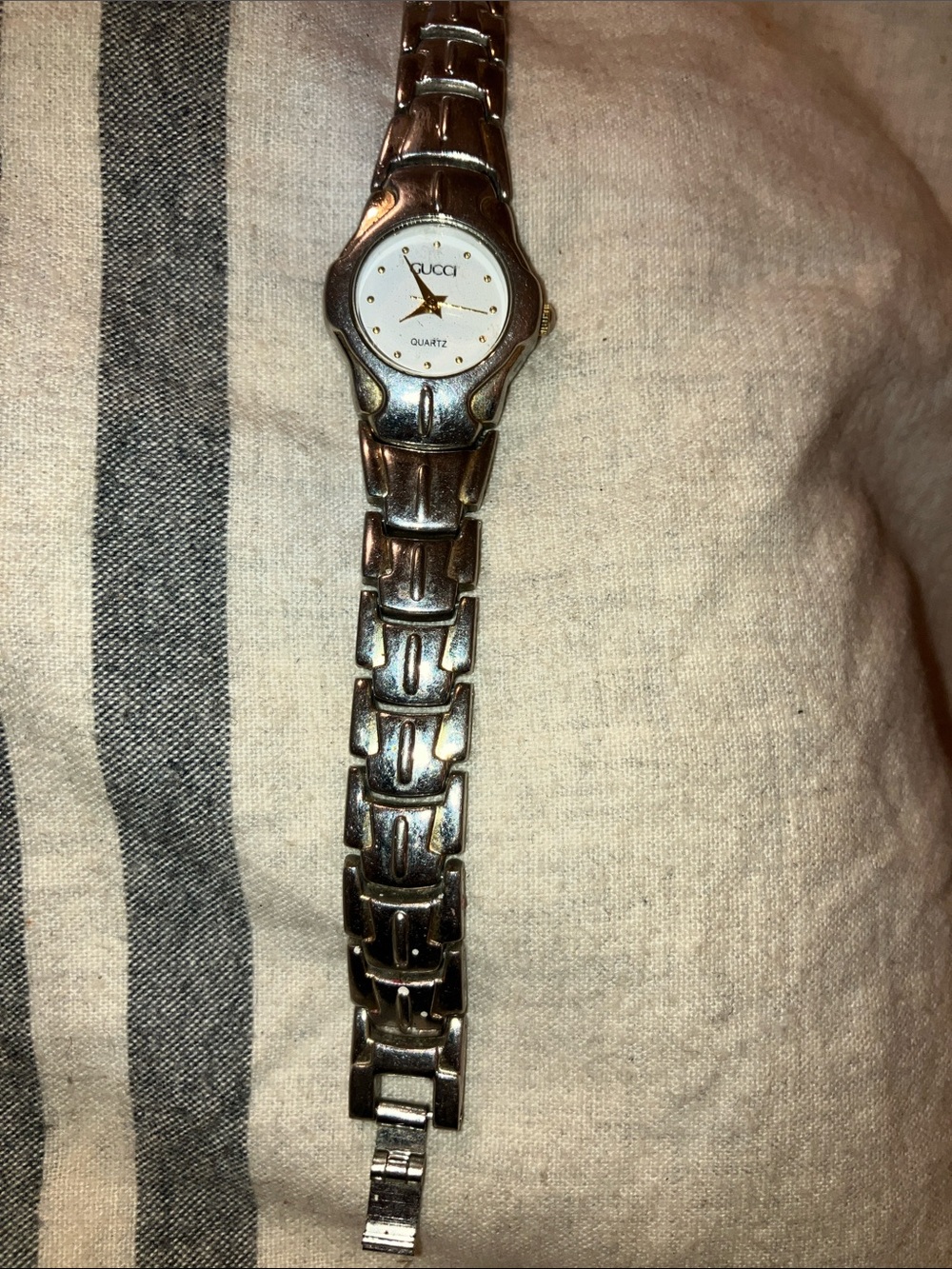 Gucci Silver and Gold Ladies Quartz Watch - Picture 5 of 12